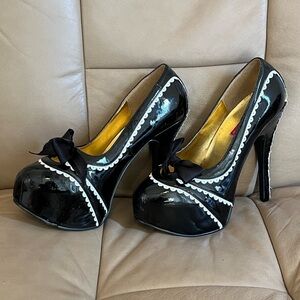 Bordello Teeze Size 9